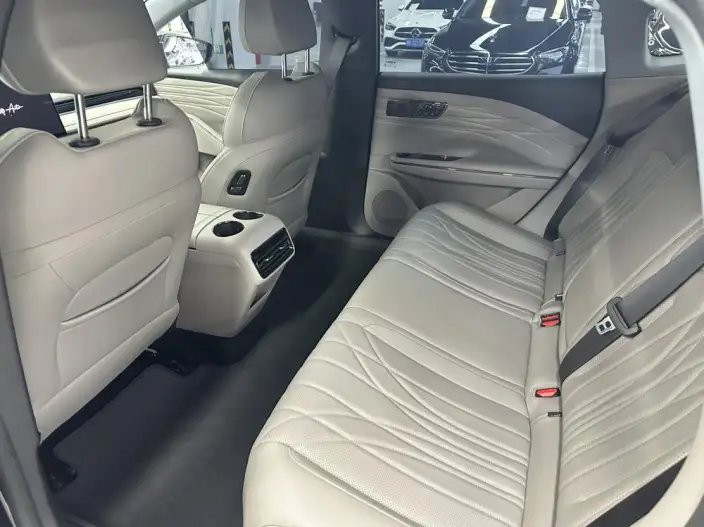Geely Galaxy E8 PHEV 2025 Model 130km EM-i Premium Edition – фото 9