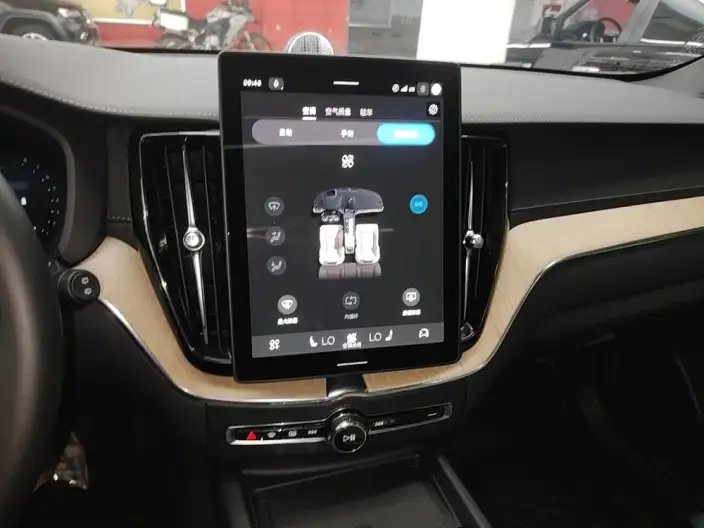 Volvo XC60 2026 Model B5 4WD Smart Range Deluxe Edition – фото 5