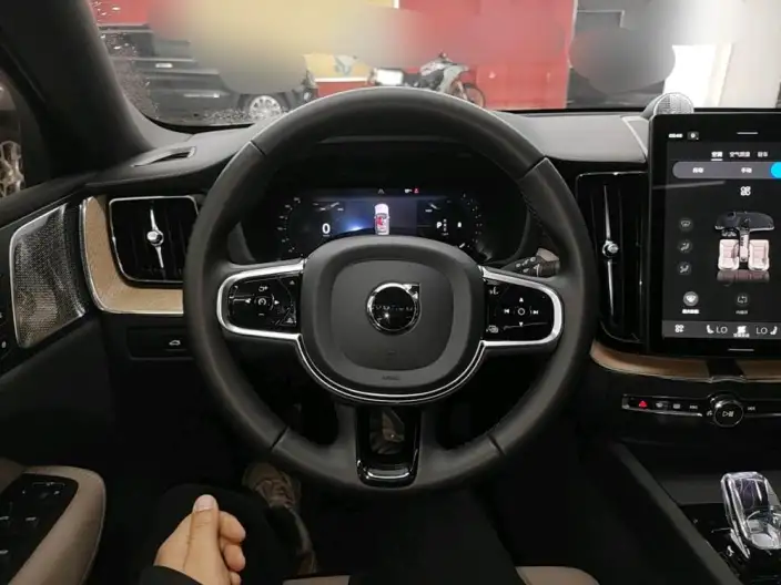 Volvo XC60 2026 Model B5 4WD Smart Range Deluxe Edition – фото 8