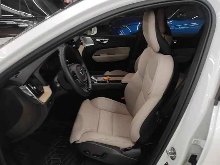 Volvo XC60 2026 Model B5 4WD Smart Range Deluxe Edition – фото 10