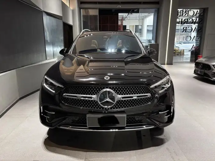 Mercedes-Benz GLC 2023 Model GLC 260 L 4MATIC Luxury Model 5 seat – фото 2