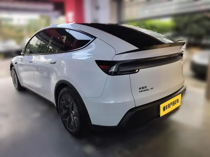Model Y L 2026 Model Standard Edition – фото 3