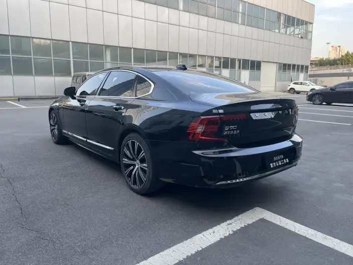 Volvo S90 PHEV 2023 Model T8 4WD Long Battery Life Pro Smart Elegance Deluxe Edition