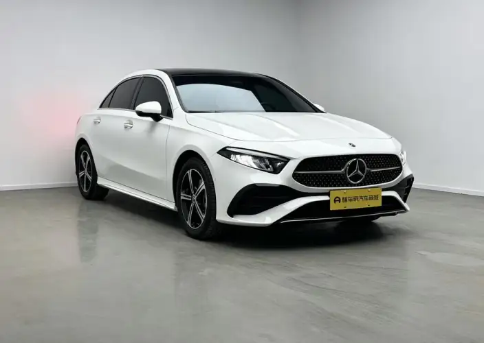Mercedes-Benz A-class 2024 Model Facelift II A 200 L Fashion Edition – фото 3