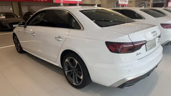 Audi A4 L 2024 Model 40 TFSI Fashion Dynamic Model – фото 3