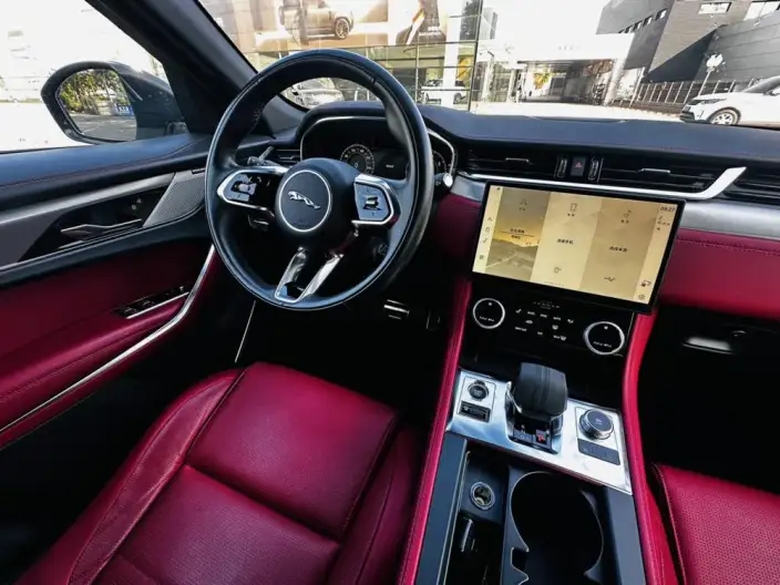 Jaguar F-PACE 2024 Model P250 R-Dynamic SE – фото 8