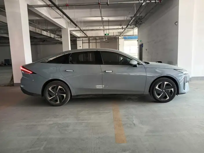 Geely Galaxy L6 2023 Model 1.5T DHT 125km MAX – фото 6