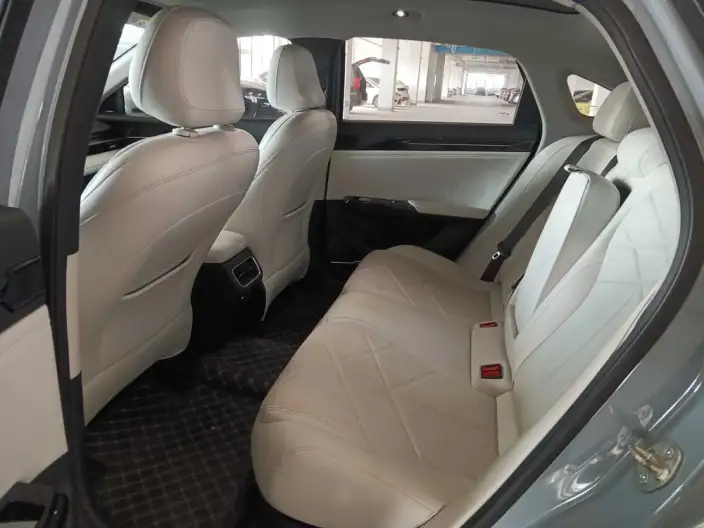 Geely Galaxy L6 2023 Model 1.5T DHT 125km MAX – фото 10