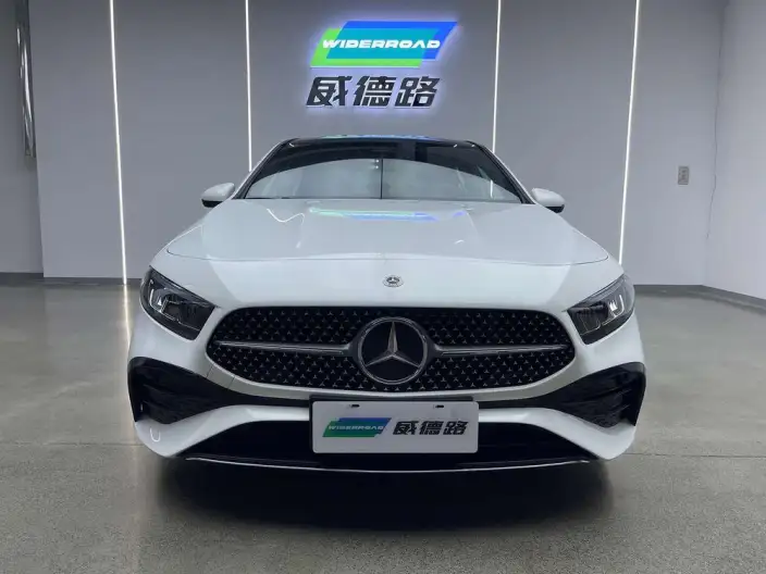 Mercedes-Benz A-class 2023 Model A 200 L Sports sedan Fashion Edition – фото 2