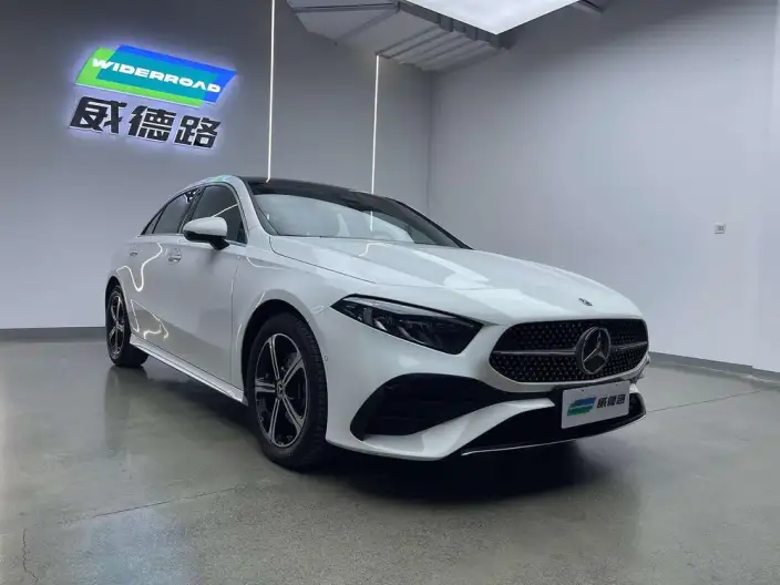 Mercedes-Benz A-class 2023 Model A 200 L Sports sedan Fashion Edition – фото 3