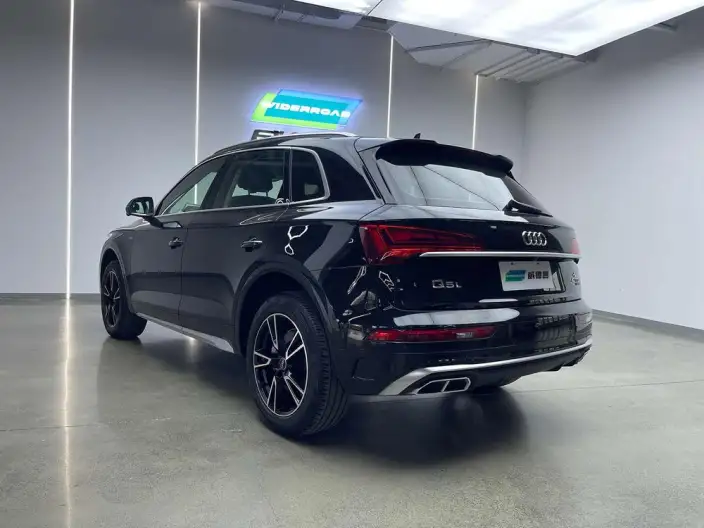 Audi Q5L 2024 Model 40TFSI Fashion Dynamic Model – фото 4