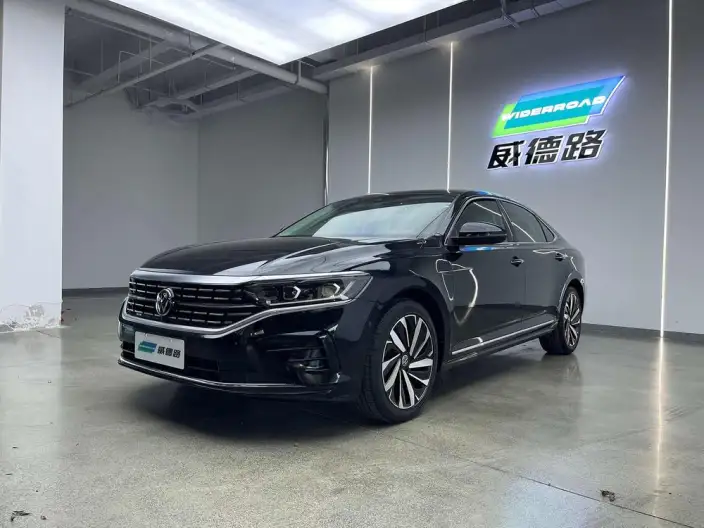 Volkswagen Passat 2022 Model 330TSI Deluxe Edition – фото 1