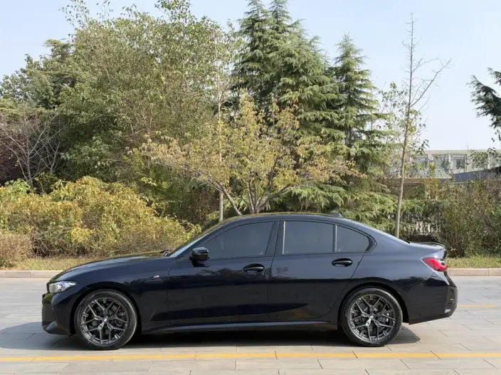 BMW 3 Series 2025 Model 330i M Sports Night Set – фото 4