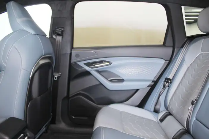 AUDI Q6L e-tron 2026 Model First Edition Pilot Edition – фото 9