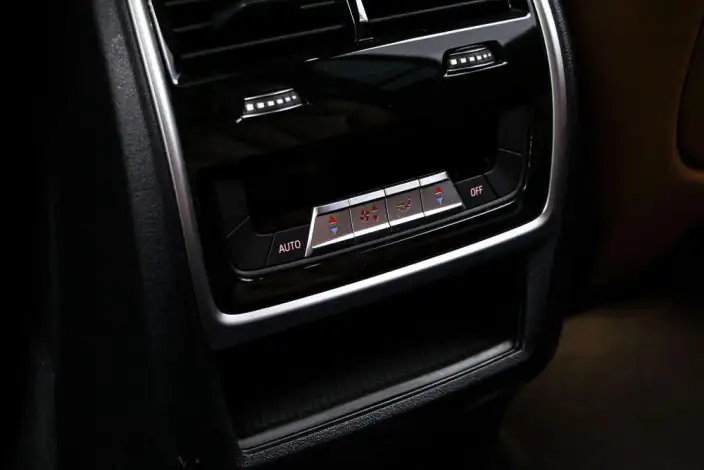 BMW X7 2023 Model xDrive40i Exclusive Model M Sports Set – фото 8