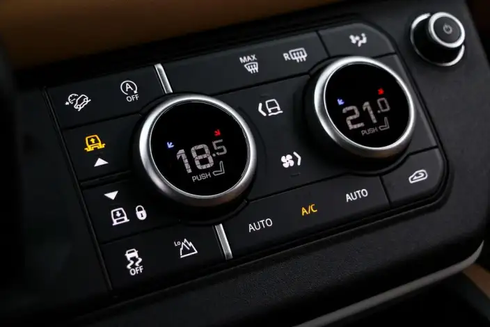 Land Rover Defender 2024 Model 110 3.0T P400 X-Dynamic HSE – фото 8