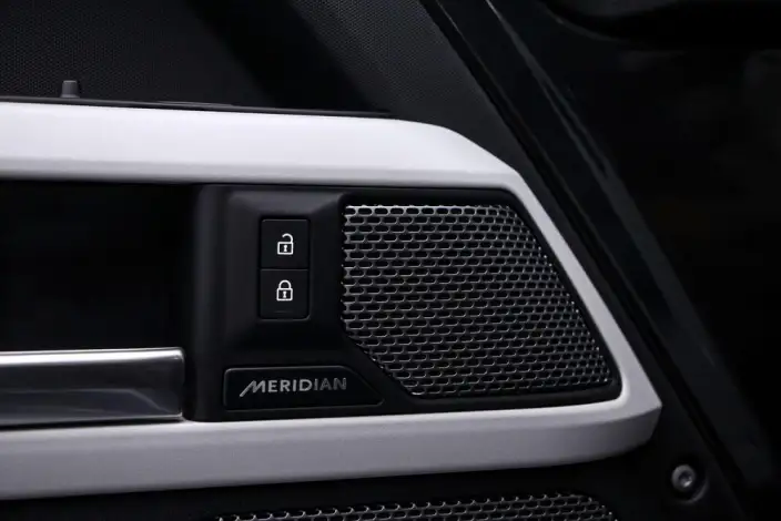 Land Rover Defender 2024 Model 110 3.0T P400 X-Dynamic HSE – фото 9