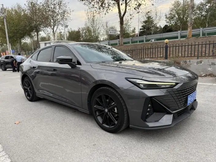 Changan UNI-V 2023 Model 1.5T Exclusive Model – фото 3
