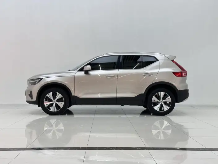 Volvo XC40 2024 Model B3 Smart Range Deluxe Edition