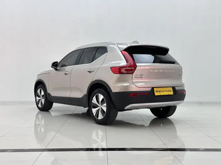 Volvo XC40 2024 Model B3 Smart Range Deluxe Edition – фото 5