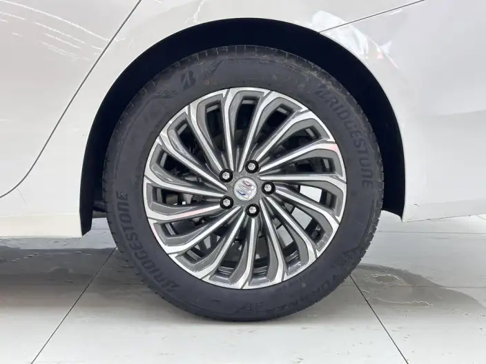 Buick LaCrosse 2023 Model 28T Automatic Yue Zun Edition – фото 9