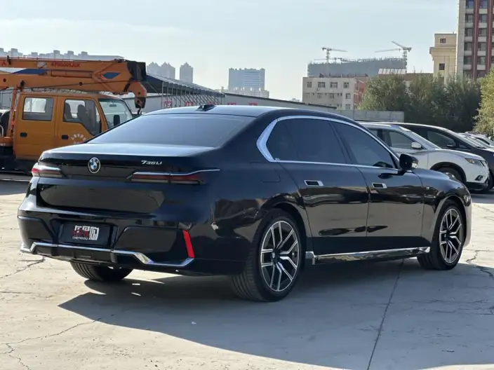 BMW 7 Series 2023 Model 735Li M Sports Set – фото 6