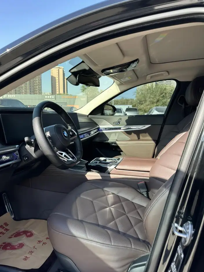 BMW 7 Series 2023 Model 735Li M Sports Set – фото 8