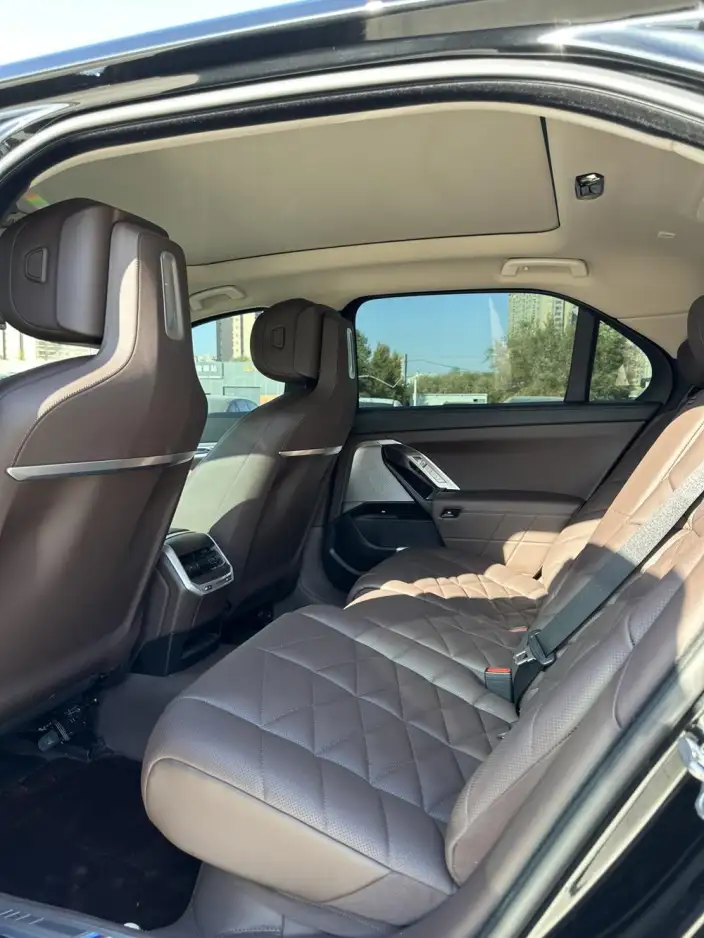 BMW 7 Series 2023 Model 735Li M Sports Set – фото 9