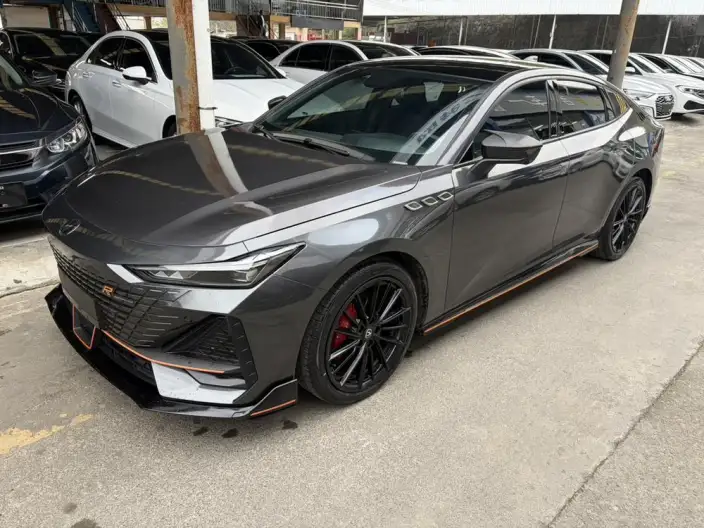 Changan UNI-V 2022 Model 1.5T Sports Edition – фото 1