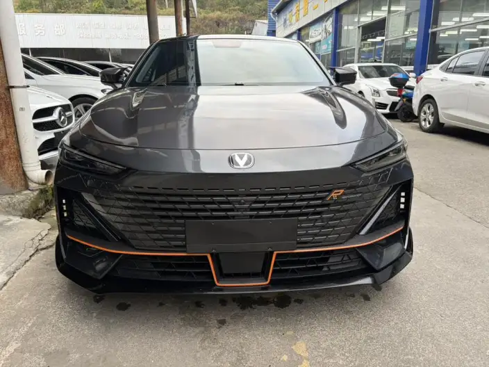 Changan UNI-V 2022 Model 1.5T Sports Edition – фото 2