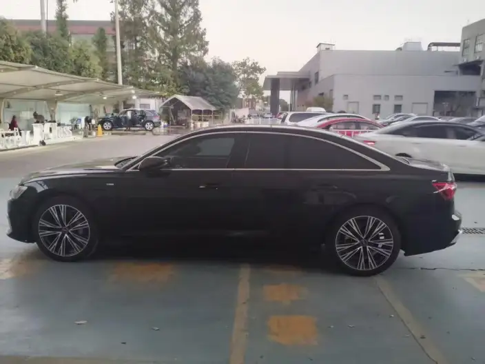 Audi A6L 2024 Model 45 TFSI quattro Exclusive Dynamic Model – фото 3