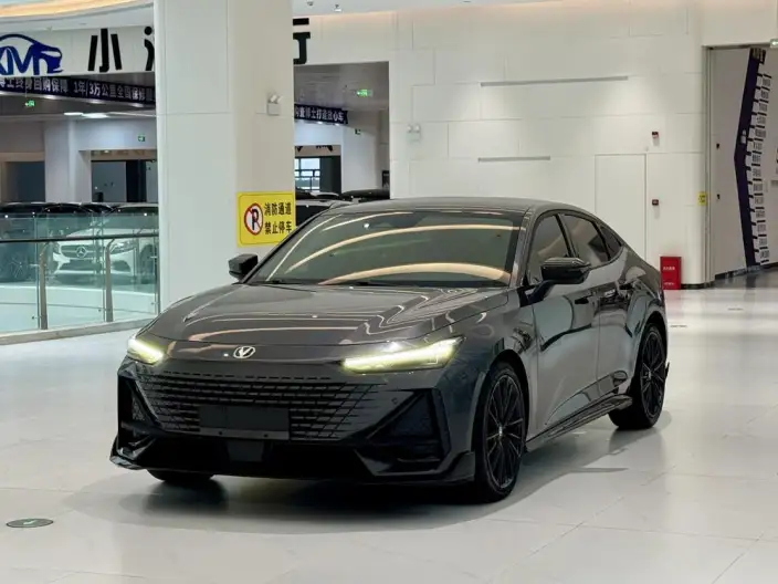 Changan UNI-V 2023 Model 1.5T Sports Edition – фото 1