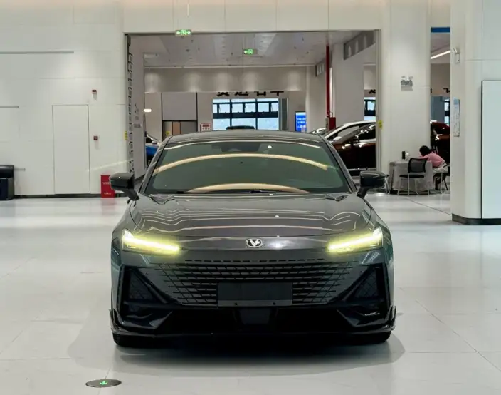 Changan UNI-V 2023 Model 1.5T Sports Edition – фото 2
