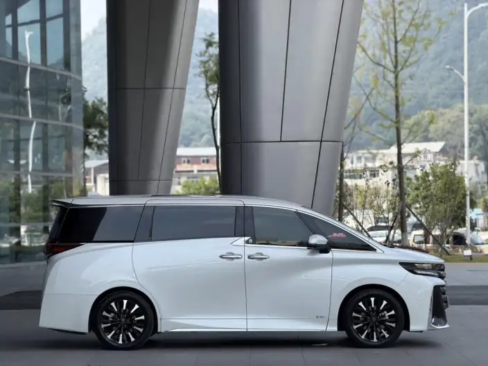 Vellfire 2022 Model Toyota Crown Hybrid Jin Shine Special Edition 2.5L HV Deluxe Edition – фото 5