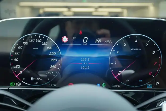 Mercedes-Benz E-Class 2025 Model E 300 L Fashion Model sedan – фото 10