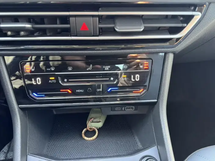 Volkswagen Lavida 2024 Model 1.5L Automatic Starry Sky Five Million Edition – фото 7