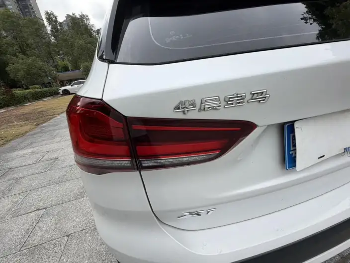 BMW X1 2022 Model sDrive25Li Leading Model – фото 8