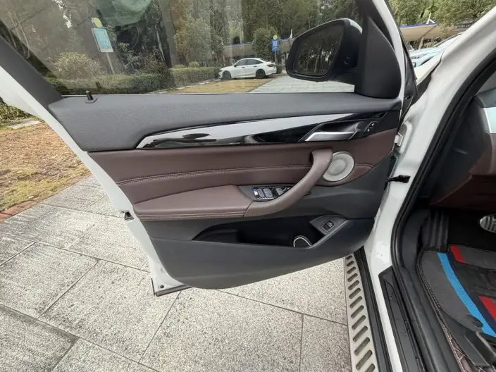 BMW X1 2022 Model sDrive25Li Leading Model – фото 10