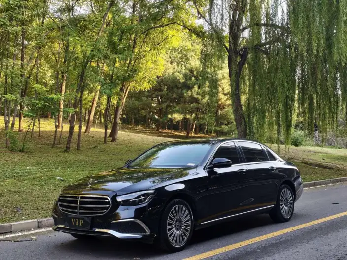 Mercedes-Benz E-Class 2023 Model E 300 L Fashion Model sedan – фото 1
