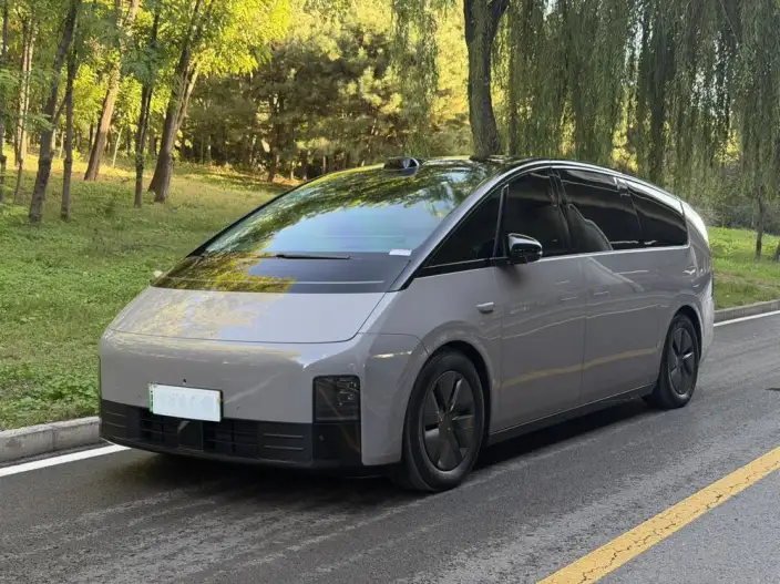 Li Auto MEGA 2024 Model Ultra Edition – фото 1