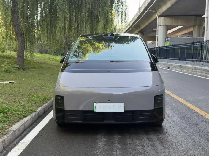Li Auto MEGA 2024 Model Ultra Edition – фото 2