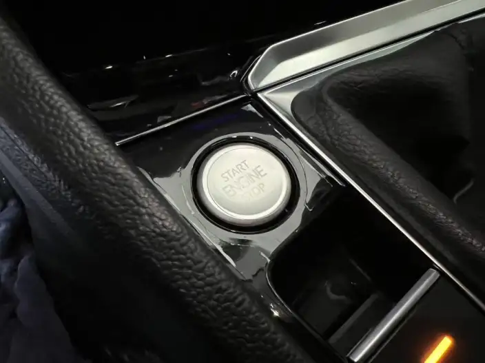 Volkswagen Sagitar 2021 Model 280TSI DSG 30th Anniversary Memorial Edition – фото 8