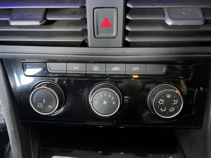 Volkswagen Sagitar 2021 Model 280TSI DSG 30th Anniversary Memorial Edition – фото 10