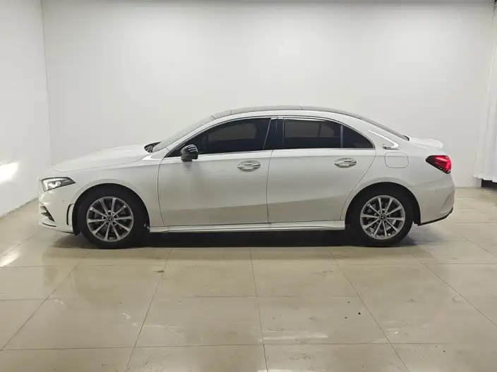 Mercedes-Benz A-class 2022 Model Facelift A 200 L Sports sedan Fashion Edition – фото 4