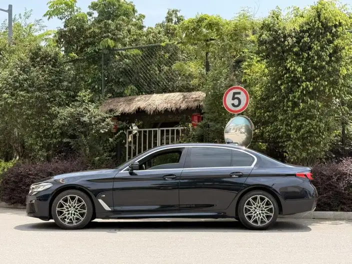 BMW 5 Series 2021 Model Facelift 525Li M Sports Set – фото 3