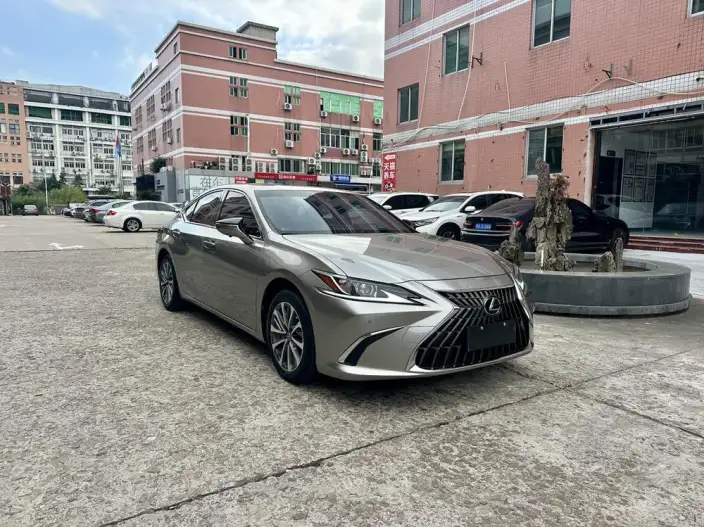 Lexus ES 2024 Model 200 Premium