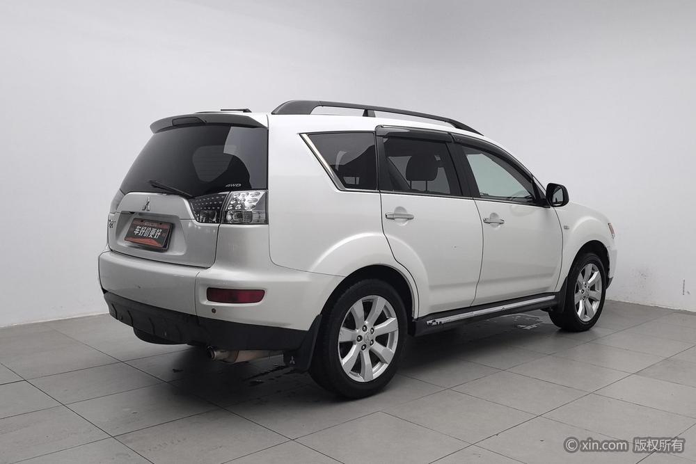 Mitsubishi Outlander Imported 2012 модификация Jin мир 2.4 Fashion Навигация Edition