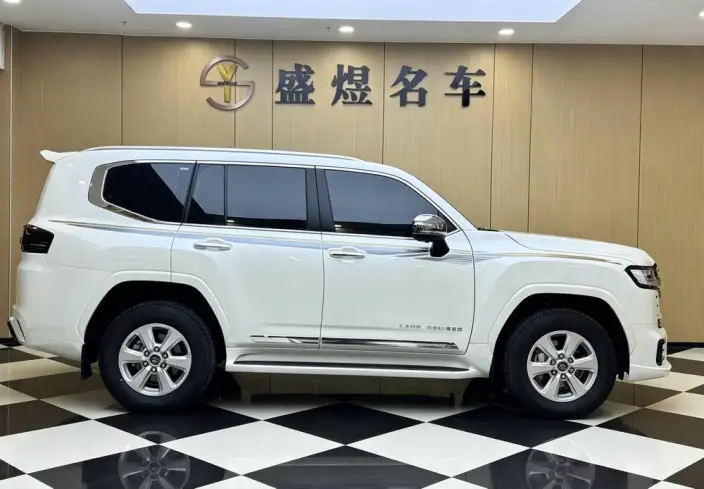 Land Cruiser (import 2025 Model 4.0L Automatic 4WD 7 seat Parallel Imported – фото 5