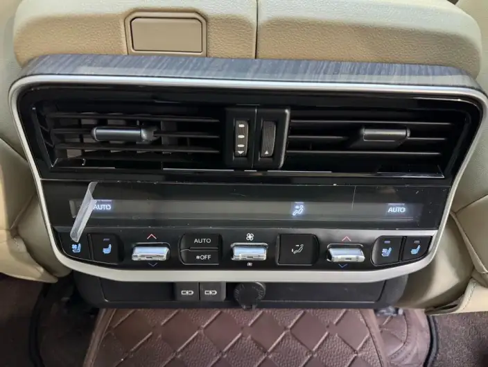 Land Cruiser (import 2025 Model 4.0L Automatic 4WD 7 seat Parallel Imported – фото 9