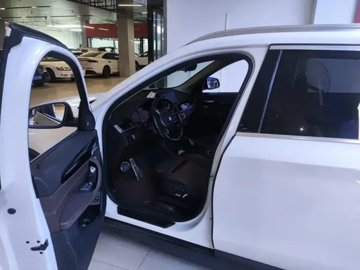 BMW X1 2022 Model sDrive25Li Leading Model – фото 7